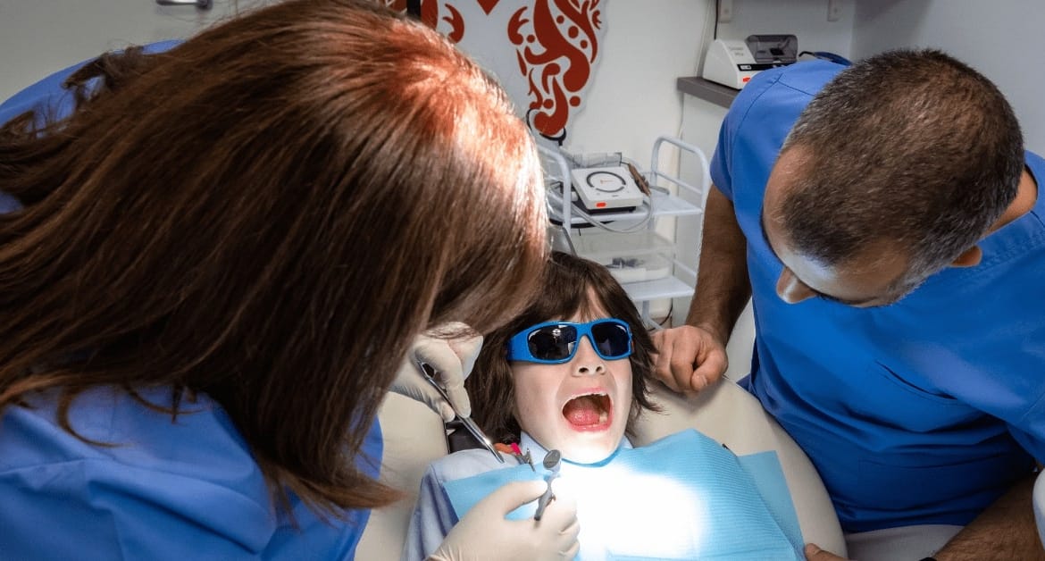 Ce înseamnă un consult stomatologic complet?