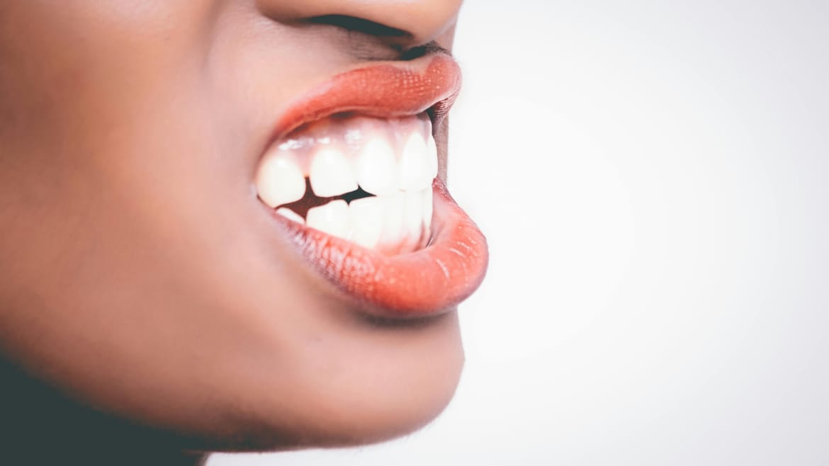 Bruxism: cauze, simptome și tratamente eficiente